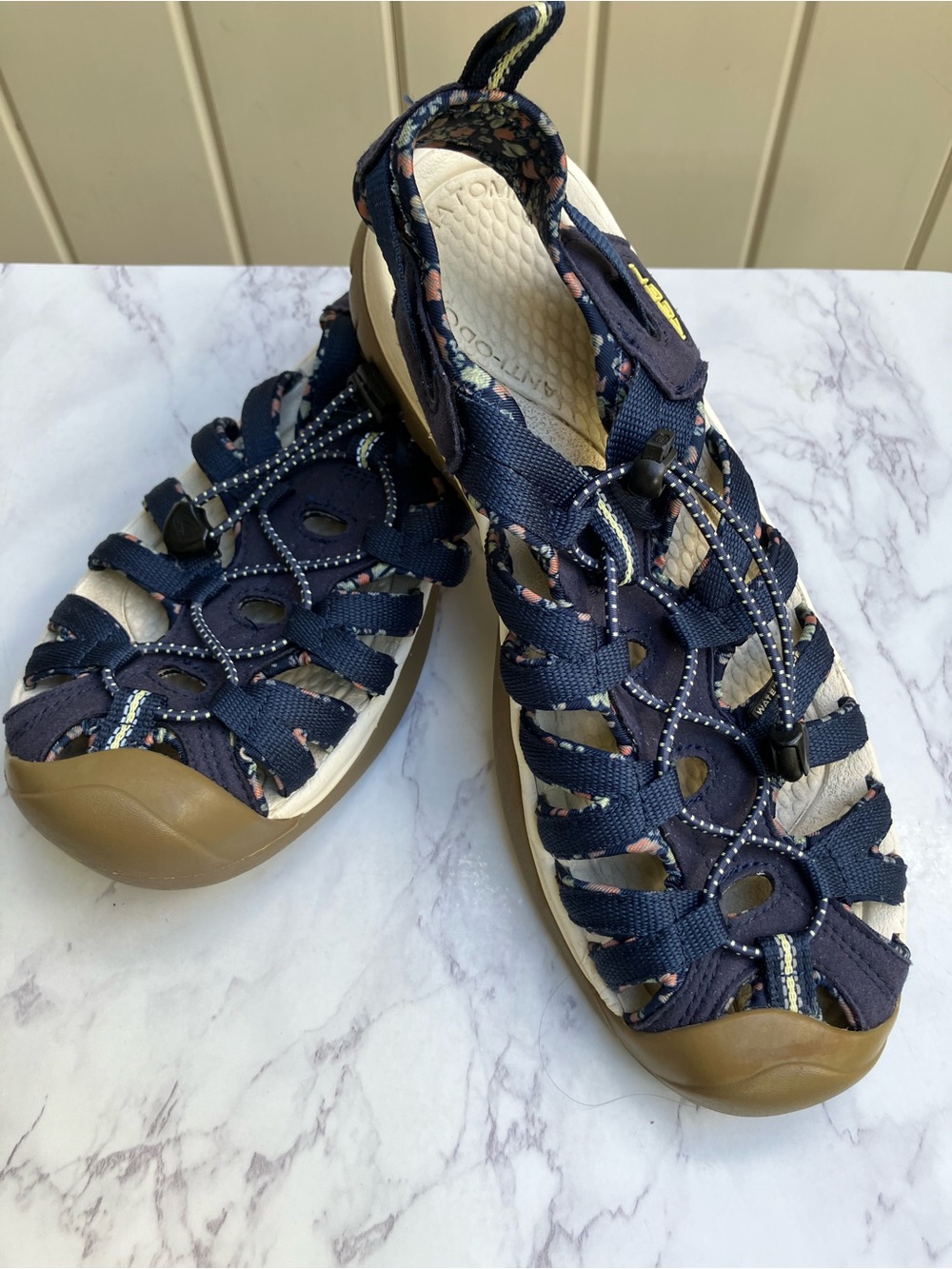 Keen whisper women's closed toe hiking sandals waterproof navy floral sz 9 PNW